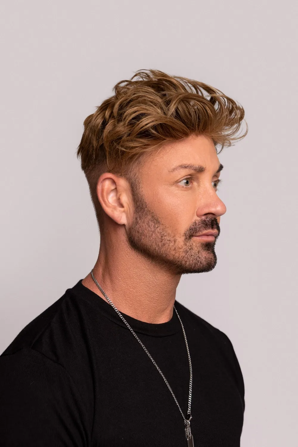 Torsten nachher im Profil mit Haarsystem