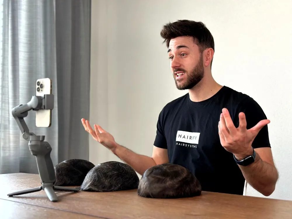 Hairify Haar-Experte erklärt im Videocall die Online-Beratung